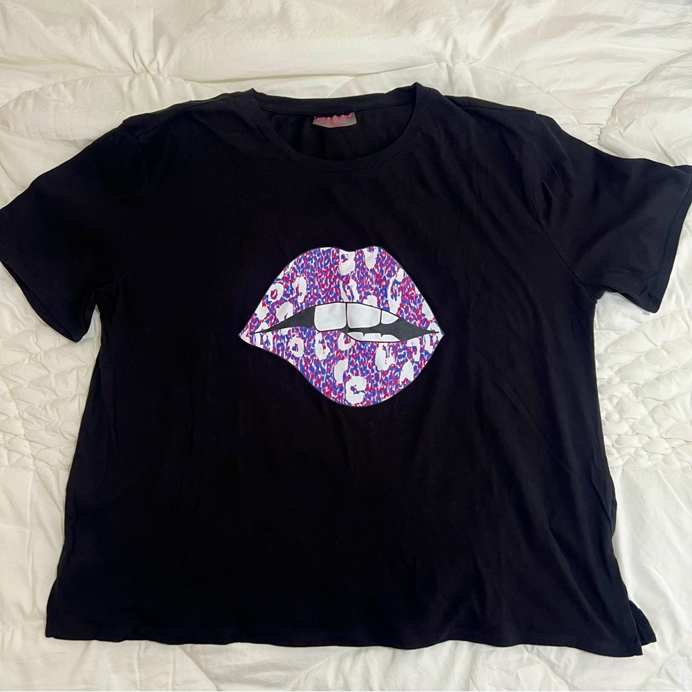 BETSEY JOHNSON Performance Lip Bite Leopard Top Black Purple size XL